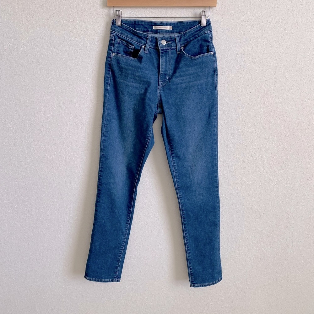 Levi’s Classic Mid rise Skinny Jeans. Size 28” Waist.  New without tags.